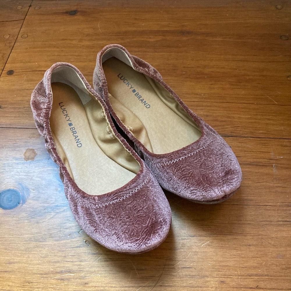Size 8 mauve ballerina flats.  Gently worn.